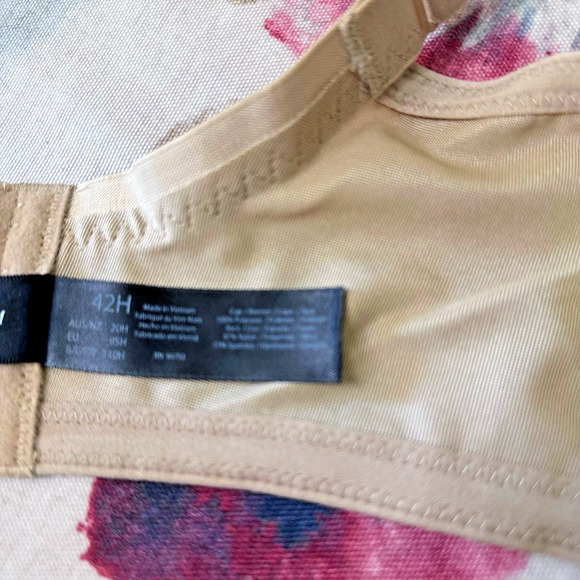 NWOT Dominique Mystique Full Comfort Fit Seamless Minimizer Bra Size 42H Beige - Picture 9 of 13